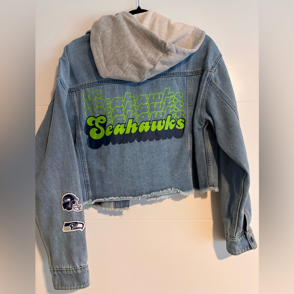 Seattle Seahawks WEAR by Erin Andrews Women’s Hooded Cropped Denim Jacket - Picture 3 of 6